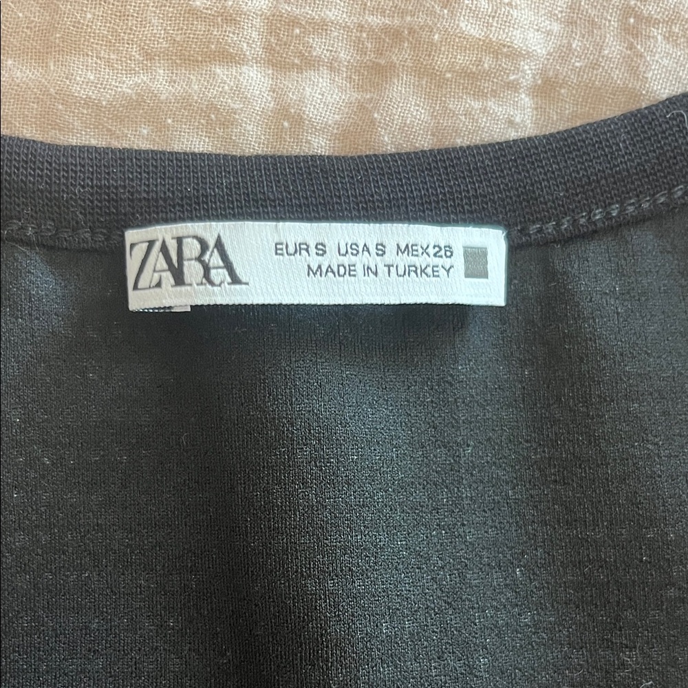 ZARA Red and Black Zip-Front Cropped Tank - Picture 2 of 4
